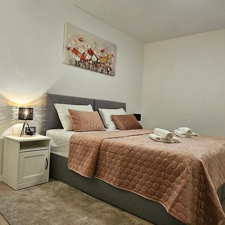 Klara Apartment *