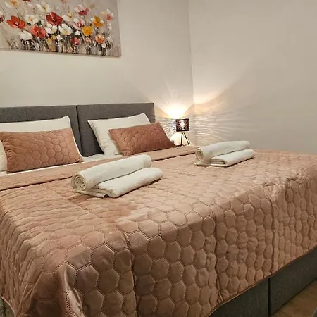 Klara Apartment *