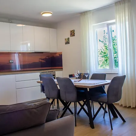 Klara Apartment *